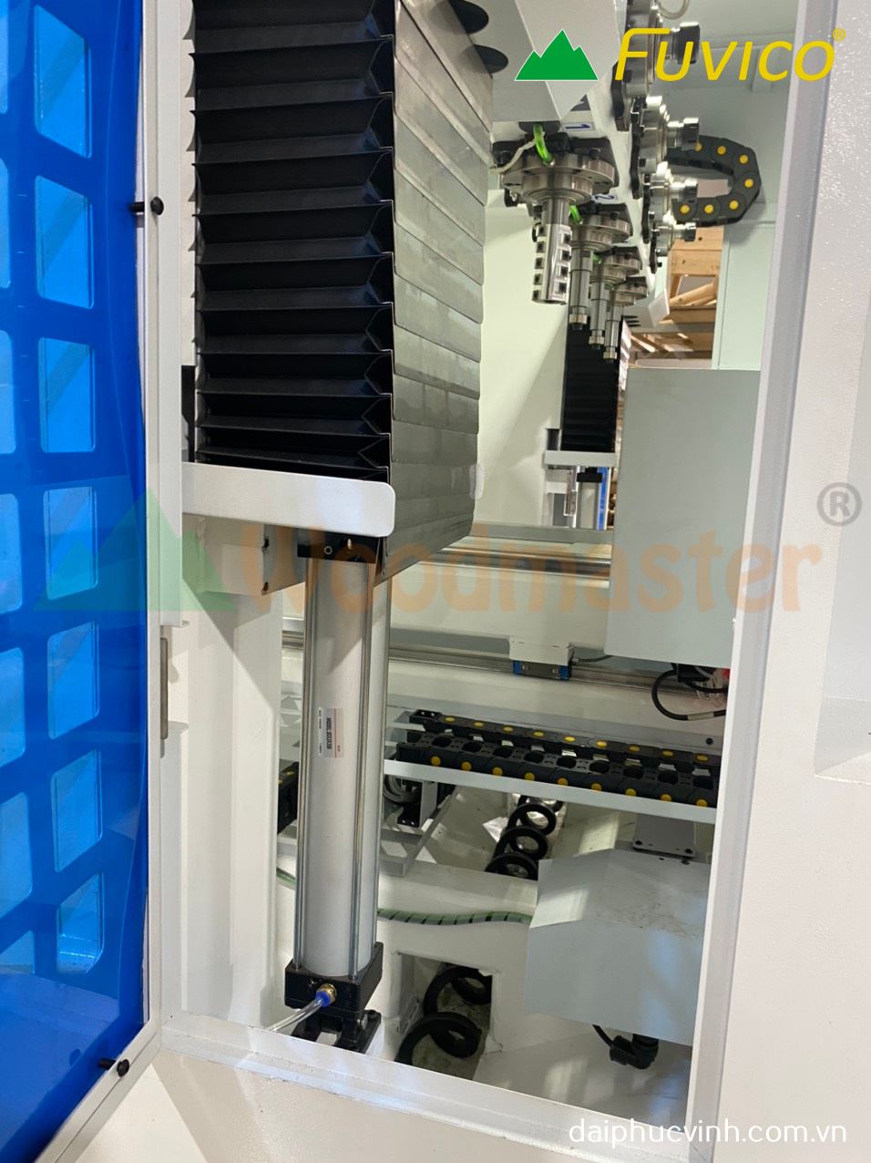 MÁY PHAY CNC 4 TRỤC 16 DAO KẸP XOAY 360 ĐỘ GIA CÔNG CHÂN BÀN GHẾ 9092