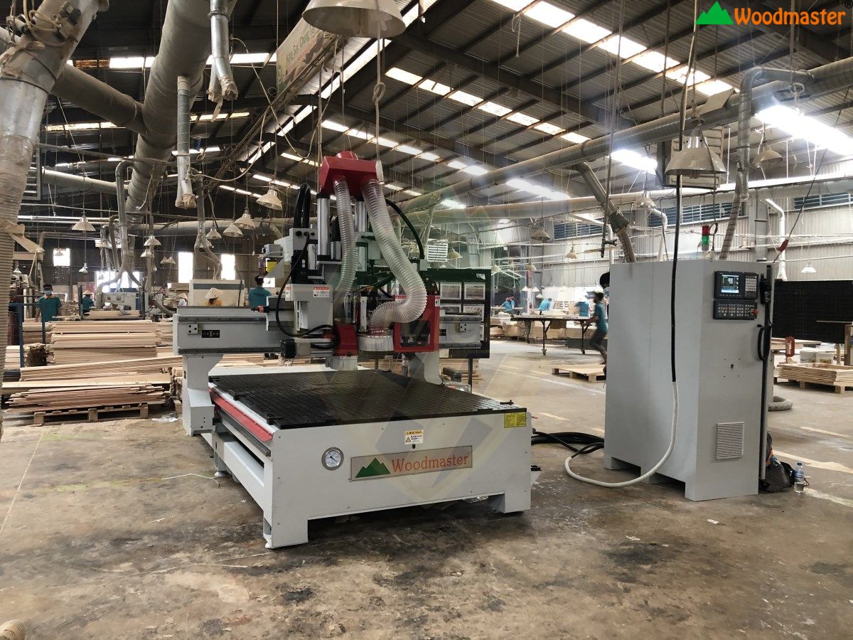 Máy CNC 3 trục Woodmaster gia công chi tiết gỗ